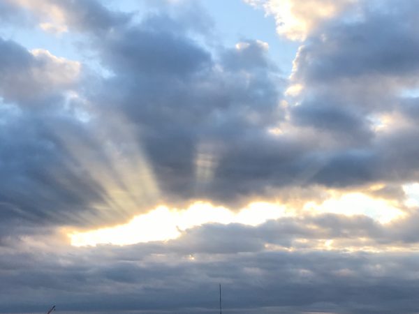 左目から太陽が生まれる