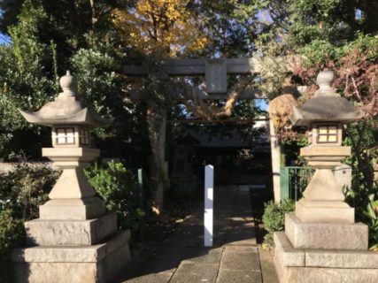 神門とミモザガーデン逆側に昔からある奥澤神社