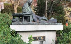 人の批判の背景